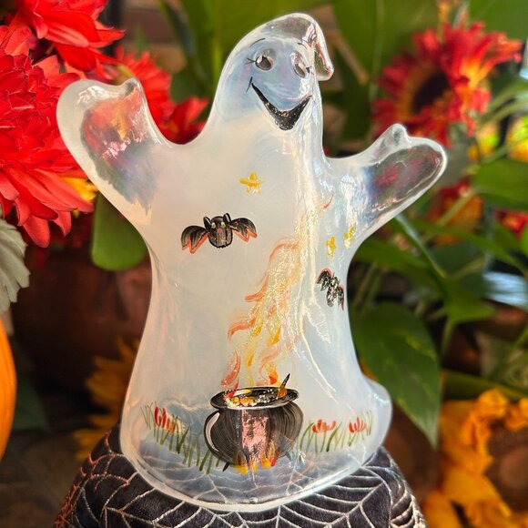 MINT 2006 Fenton Halloween “Batty” Ghost w/Witch’s Cauldron & Bats - Picture 7 of 16